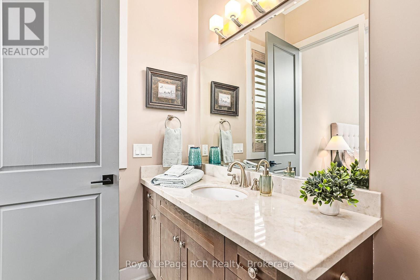 












4 MEADOWLARK WAY

,
Clearview,




Ontario
L9Y0K1

