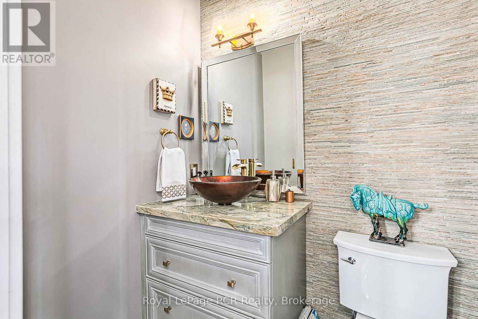 












4 MEADOWLARK WAY

,
Clearview,




Ontario
L9Y0K1

