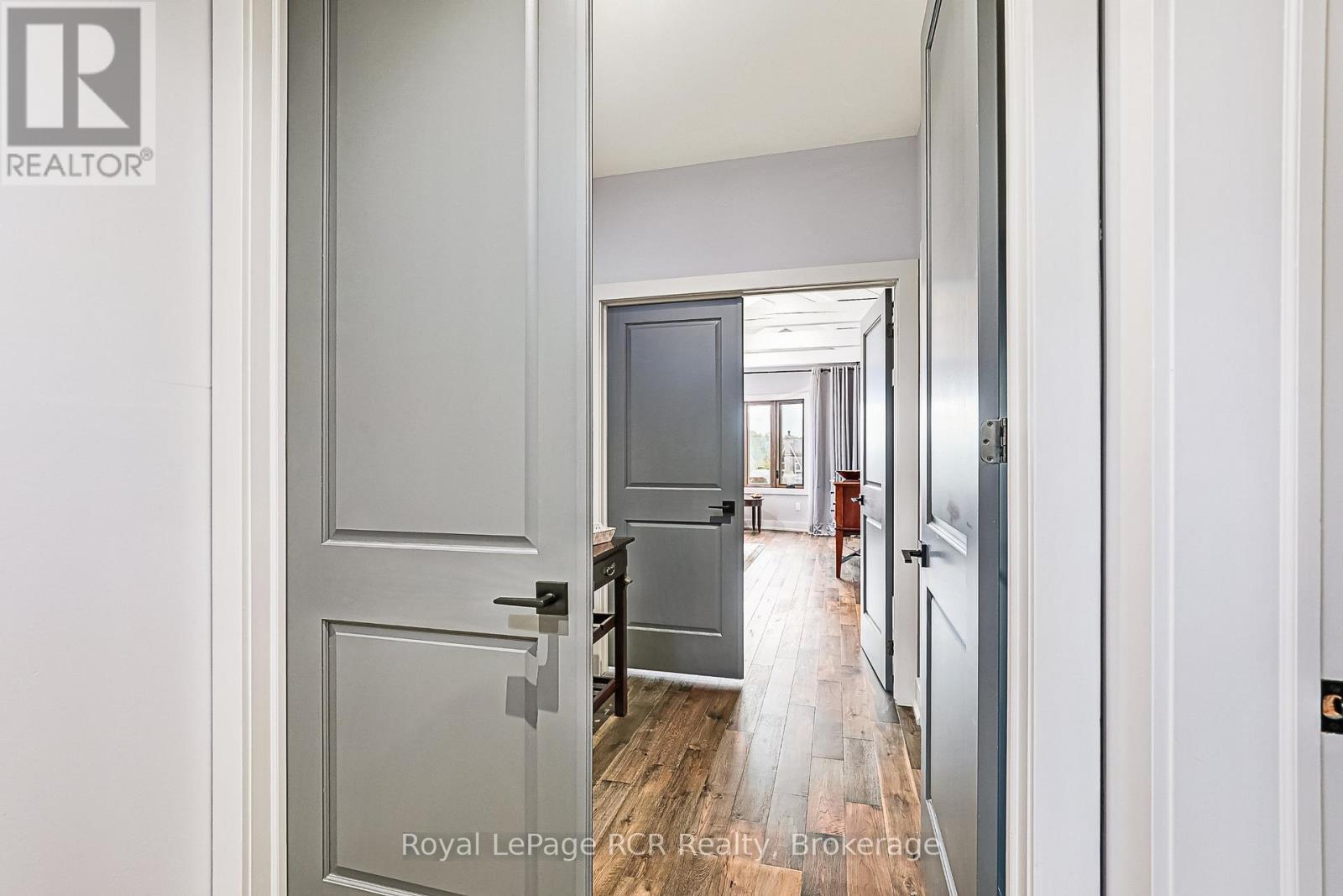 












4 MEADOWLARK WAY

,
Clearview,




Ontario
L9Y0K1

