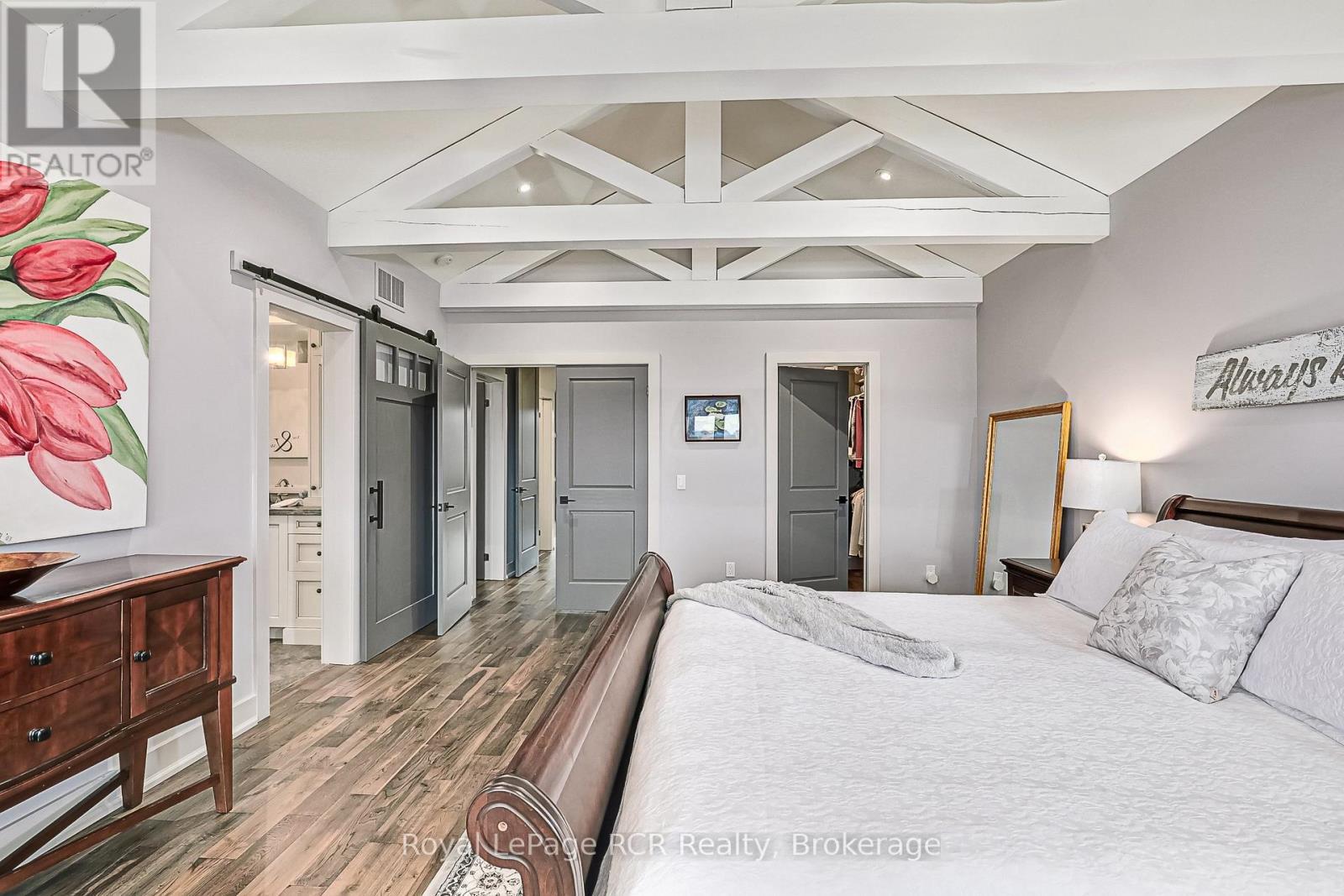 












4 MEADOWLARK WAY

,
Clearview,




Ontario
L9Y0K1

