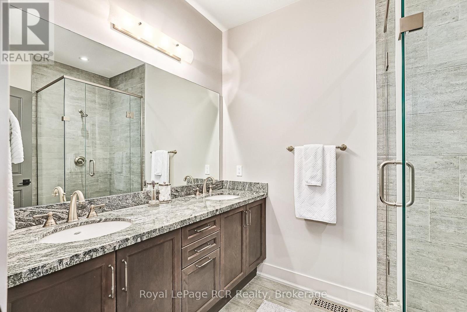 












4 MEADOWLARK WAY

,
Clearview,




Ontario
L9Y0K1

