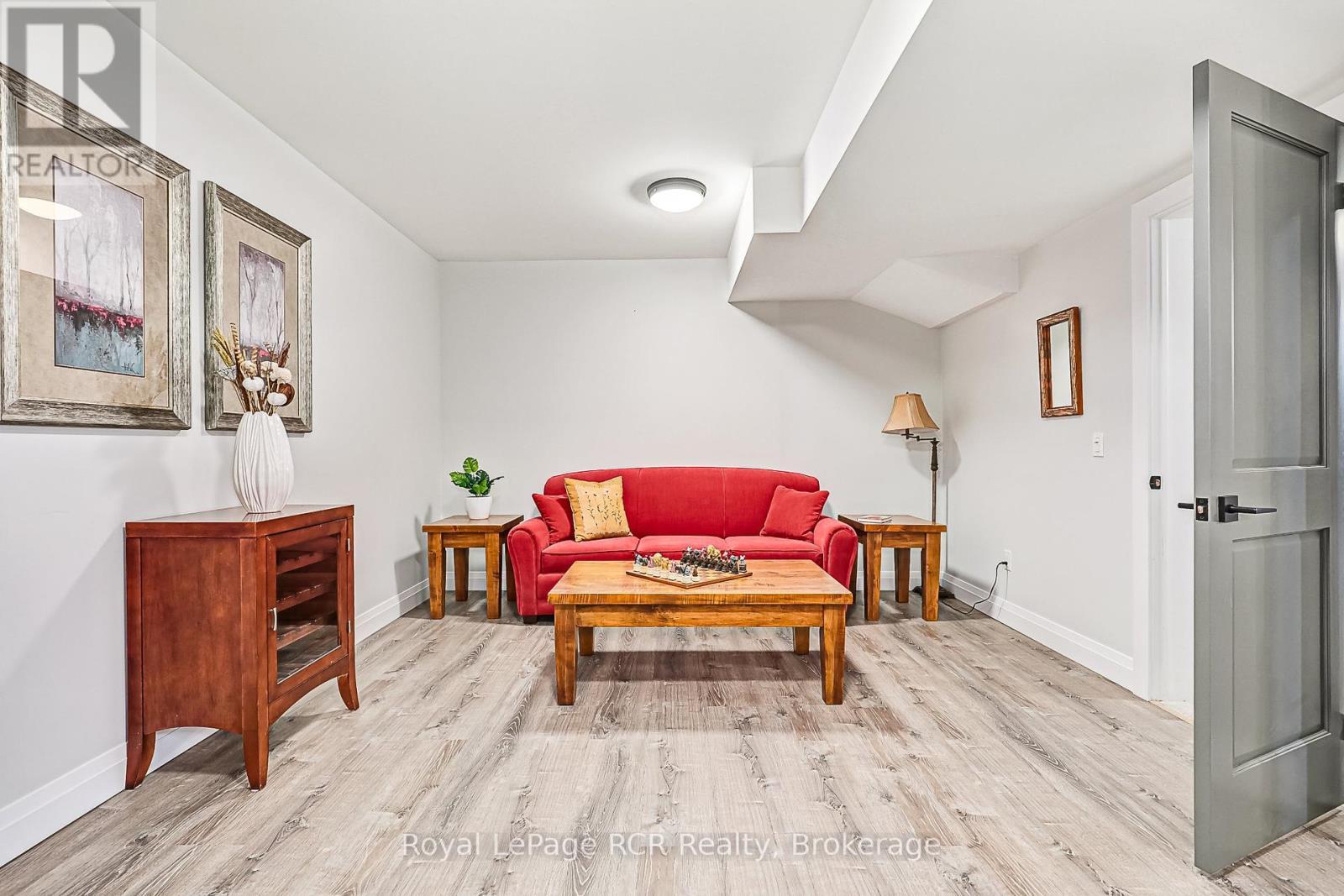 












4 MEADOWLARK WAY

,
Clearview,




Ontario
L9Y0K1

