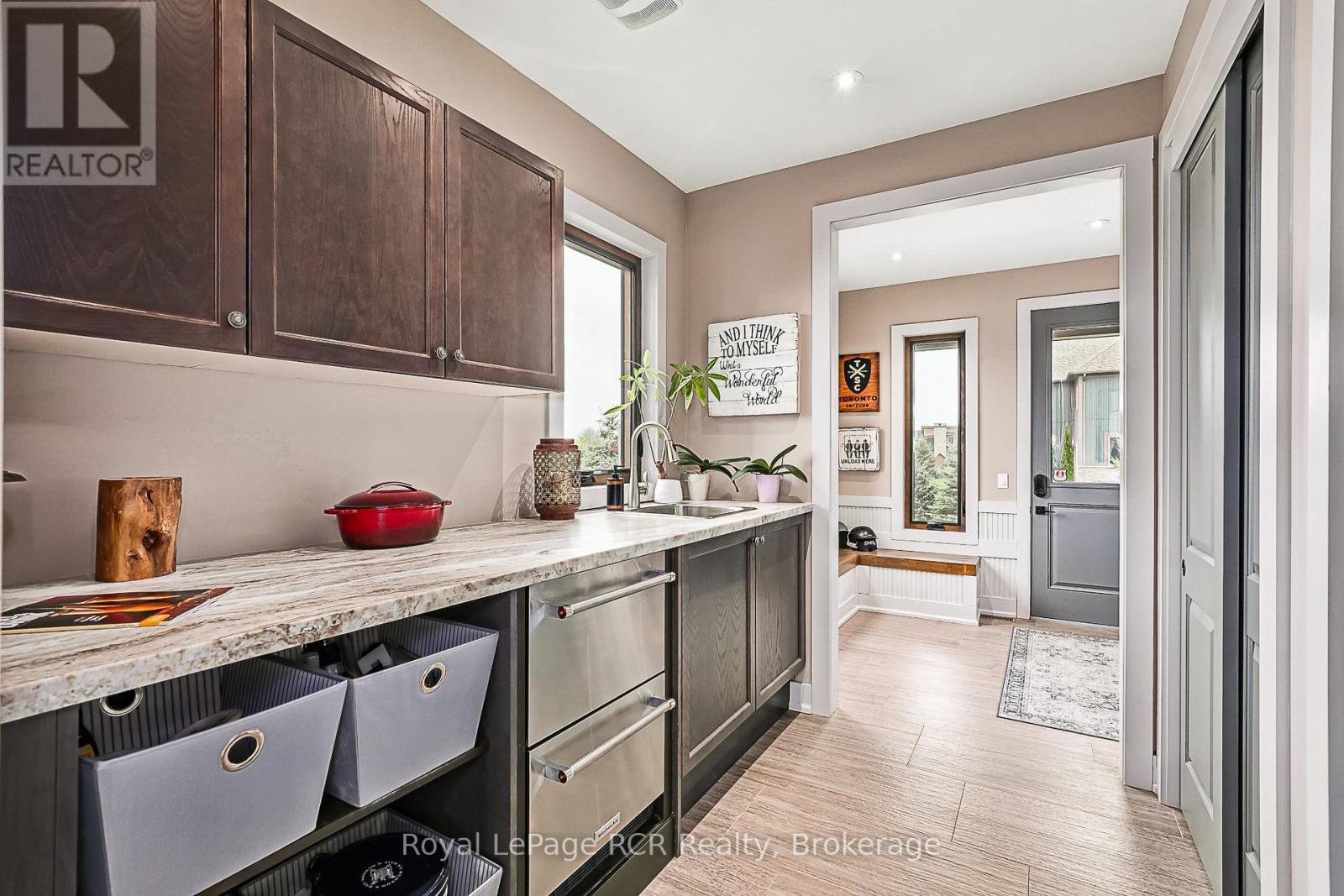 












4 MEADOWLARK WAY

,
Clearview,




Ontario
L9Y0K1

