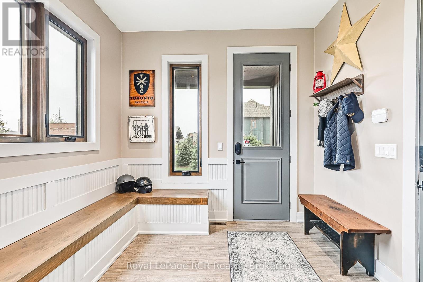 












4 MEADOWLARK WAY

,
Clearview,




Ontario
L9Y0K1

