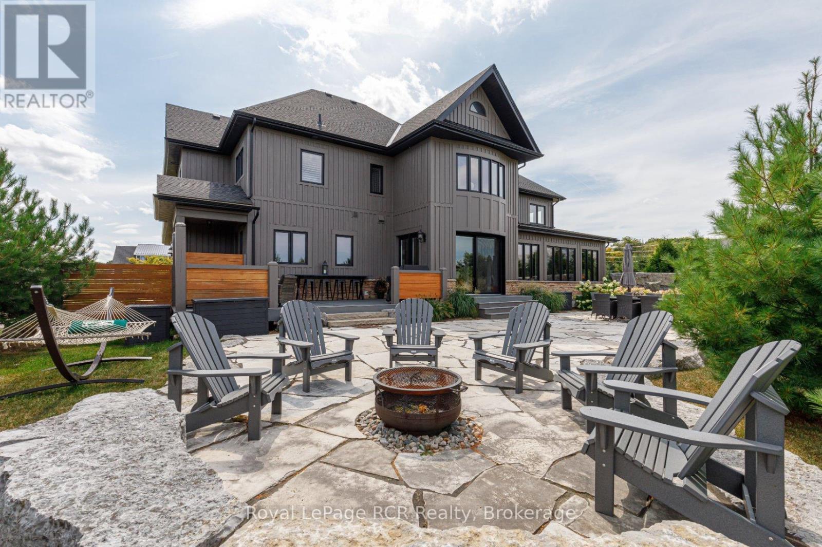 












4 MEADOWLARK WAY

,
Clearview,




Ontario
L9Y0K1

