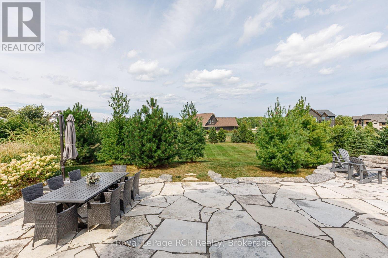 












4 MEADOWLARK WAY

,
Clearview,




Ontario
L9Y0K1

