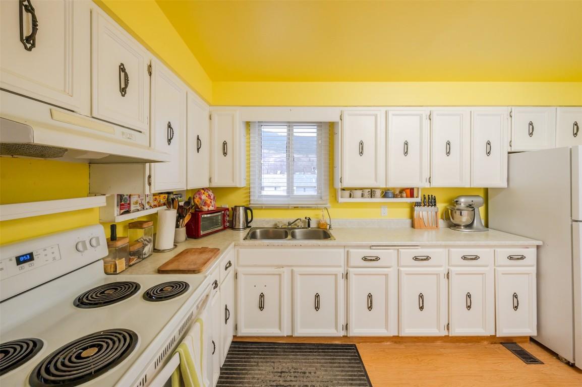 









824


Birch

Street,
Okanagan Falls,




BC
V0H 1R0

