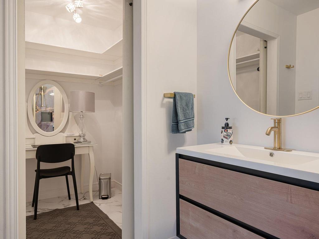 









541


Rue Principale

,
Saint-Sauveur,




QC
J0R1R5

