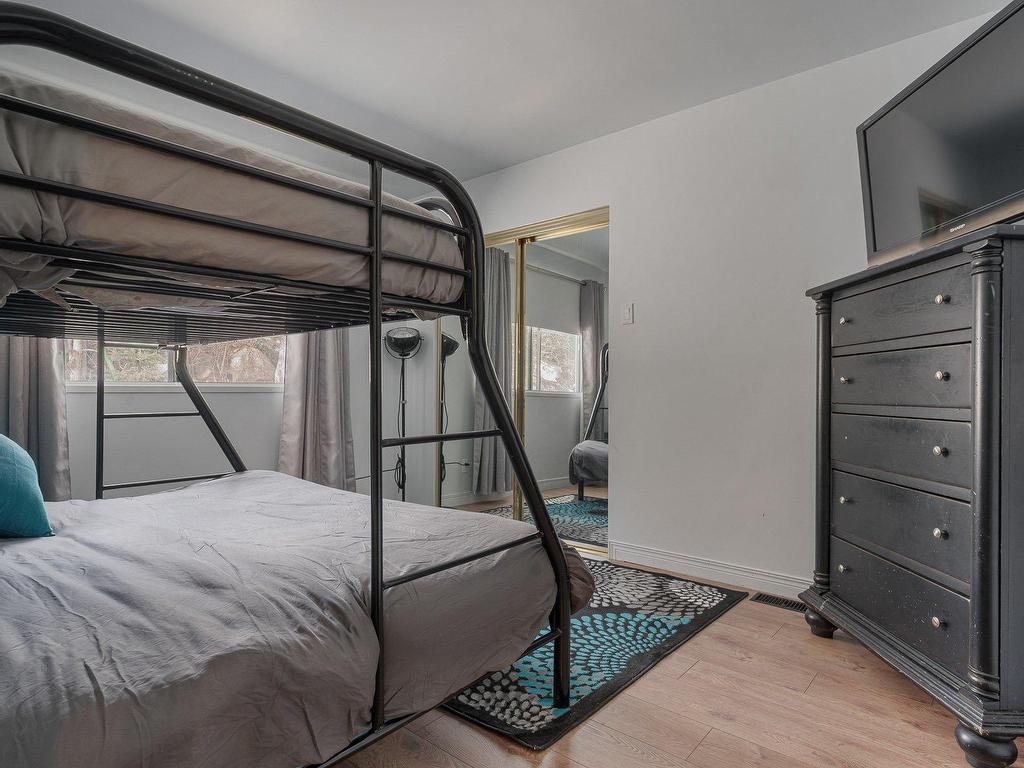 









541


Rue Principale

,
Saint-Sauveur,




QC
J0R1R5

