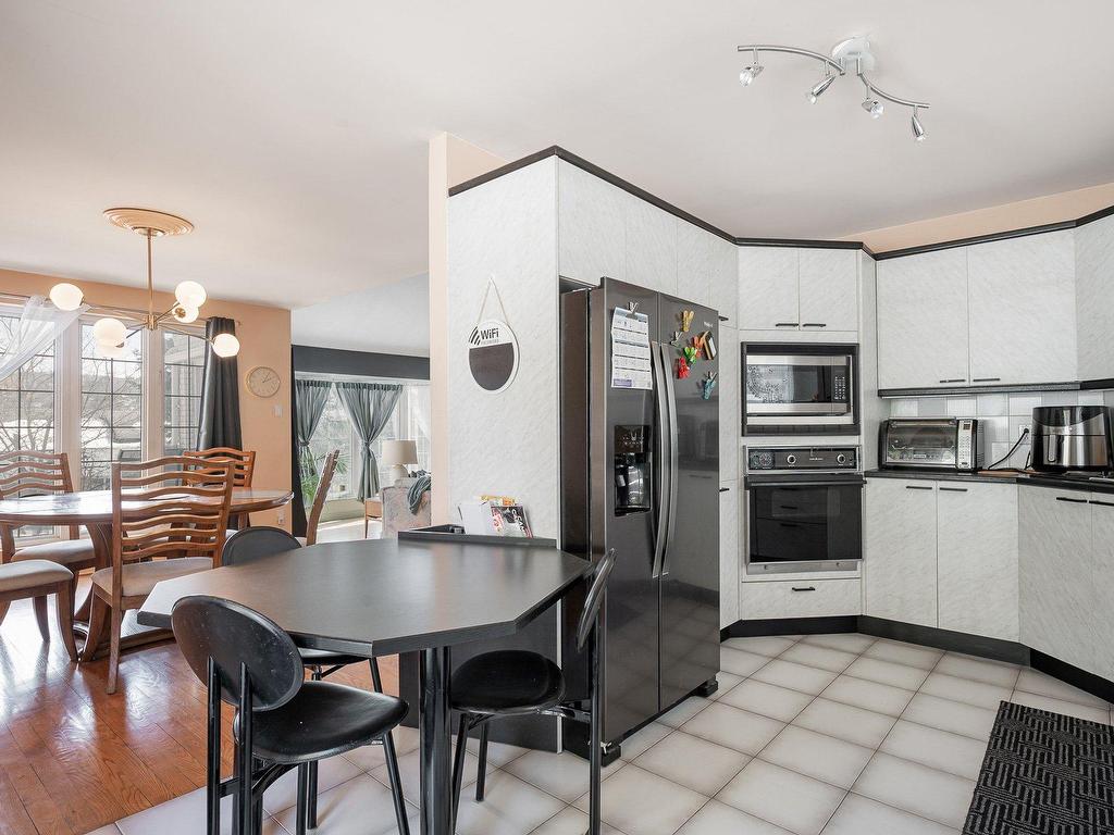 









541


Rue Principale

,
Saint-Sauveur,




QC
J0R1R5


