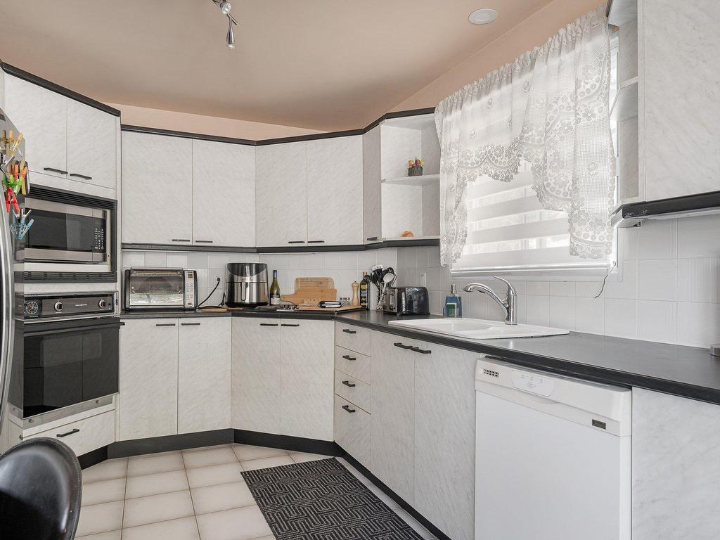 









541


Rue Principale

,
Saint-Sauveur,




QC
J0R1R5


