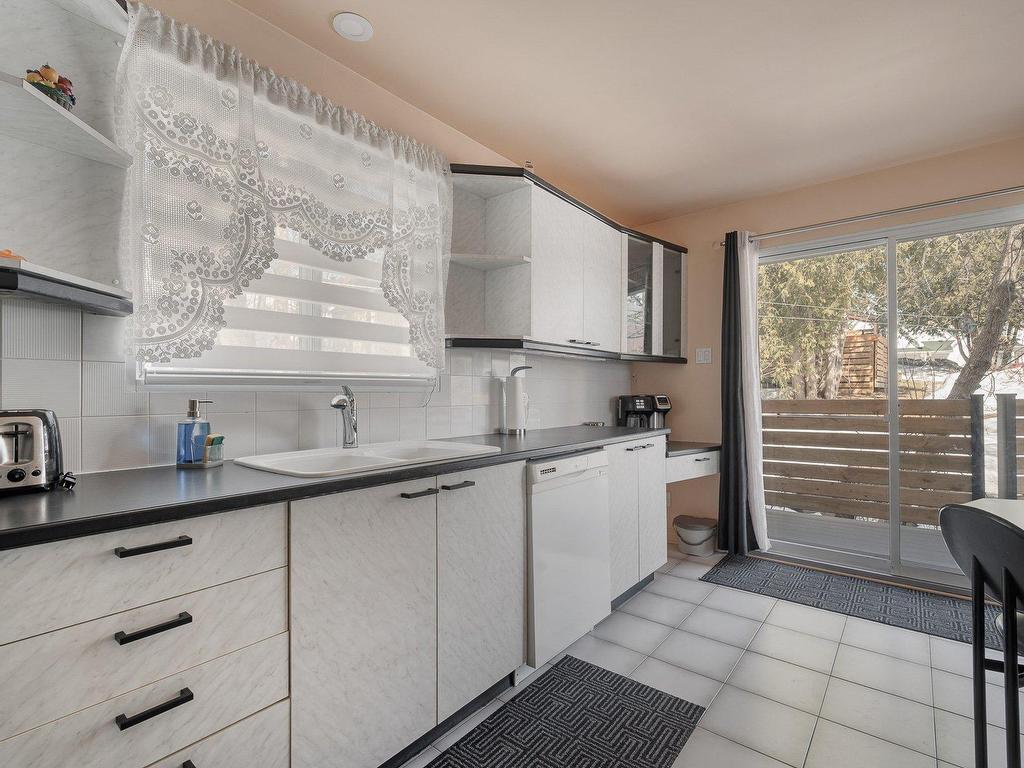 









541


Rue Principale

,
Saint-Sauveur,




QC
J0R1R5

