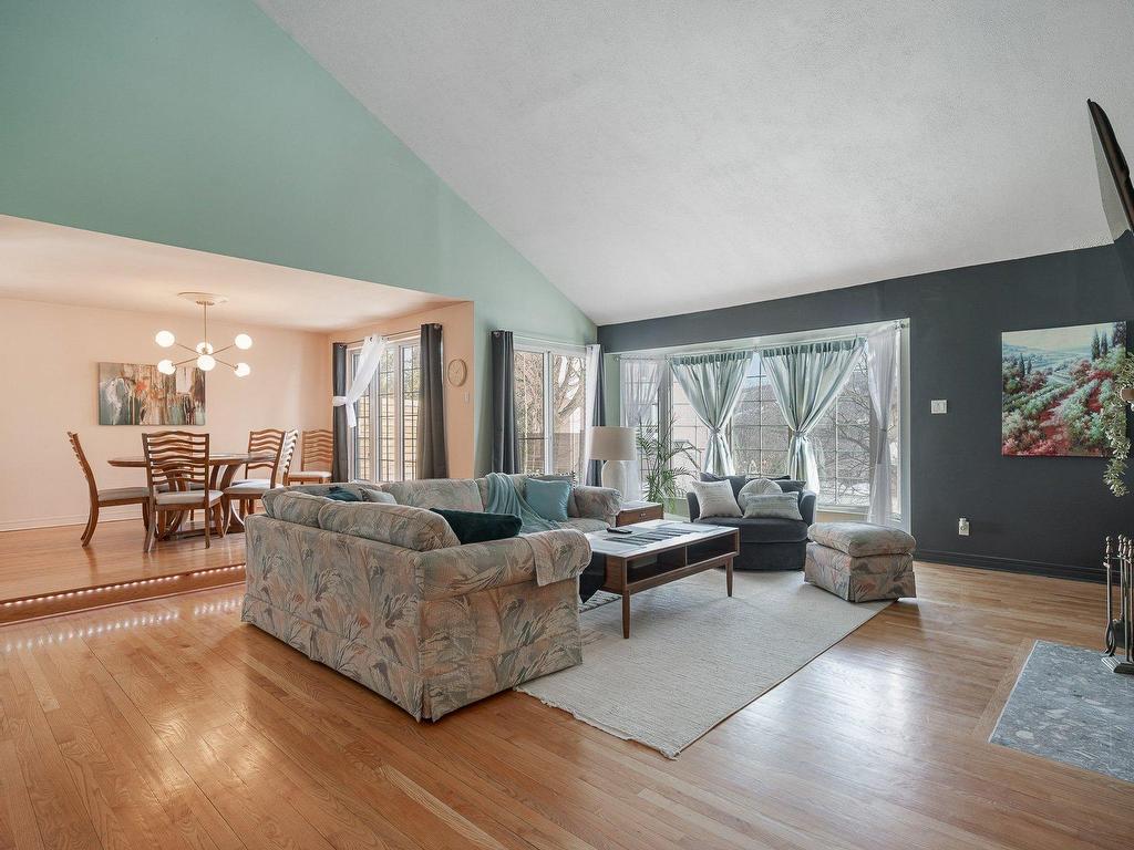 









541


Rue Principale

,
Saint-Sauveur,




QC
J0R1R5

