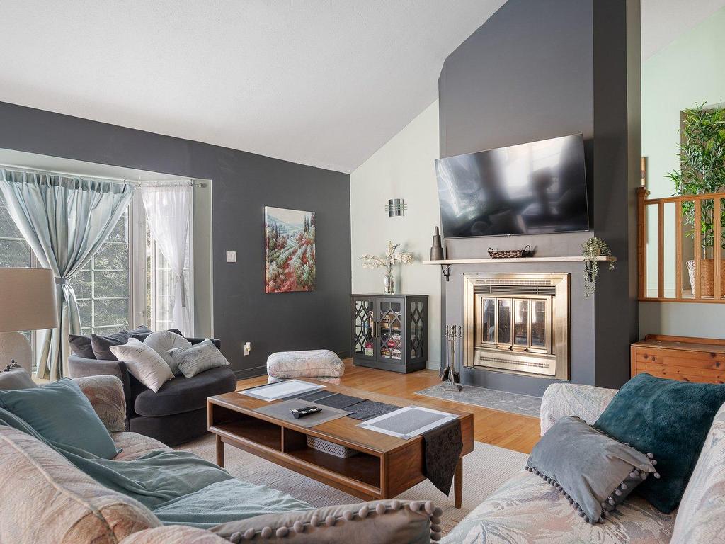 









541


Rue Principale

,
Saint-Sauveur,




QC
J0R1R5

