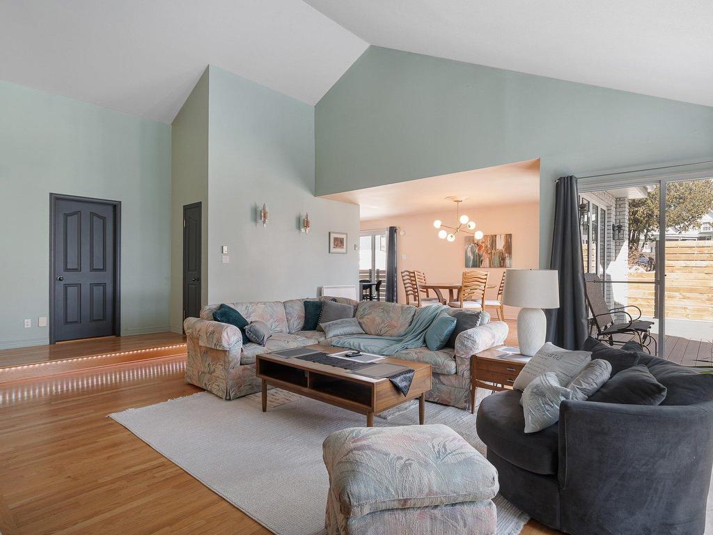 









541


Rue Principale

,
Saint-Sauveur,




QC
J0R1R5

