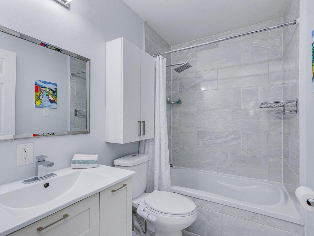 









121Z


Rue Pierre-Laporte

,
Gatineau (Buckingham),




QC
J8L1W5

