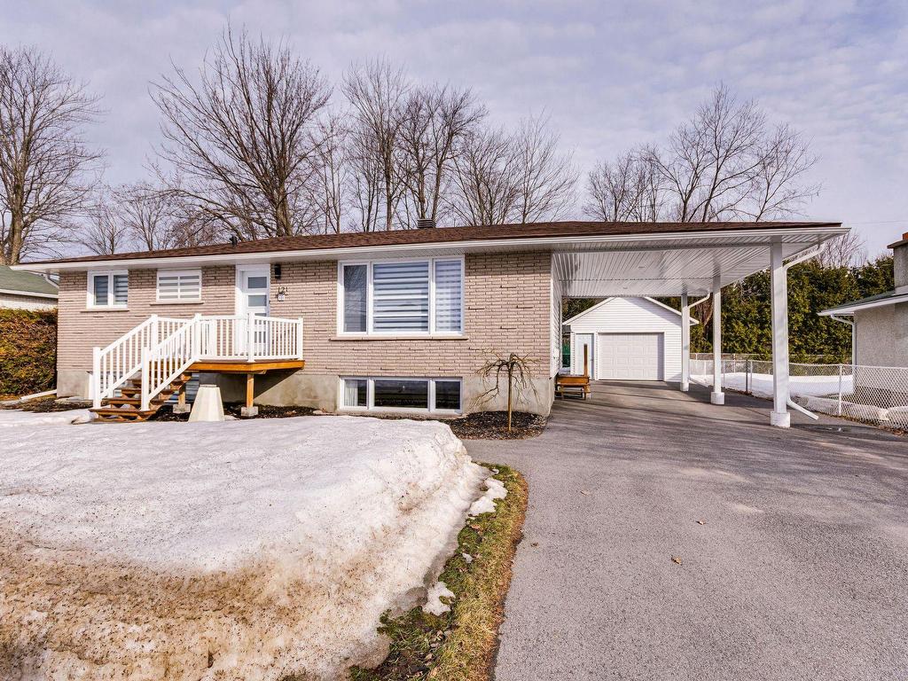 









121Z


Rue Pierre-Laporte

,
Gatineau (Buckingham),




QC
J8L1W5

