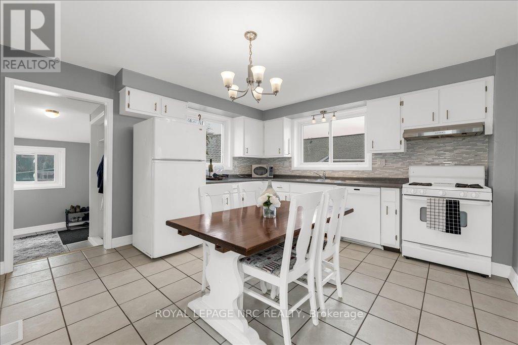 












3384 JOHNSON STREET

,
Lincoln (Lincoln-Jordan/Vineland),




Ontario
L0R2C0

