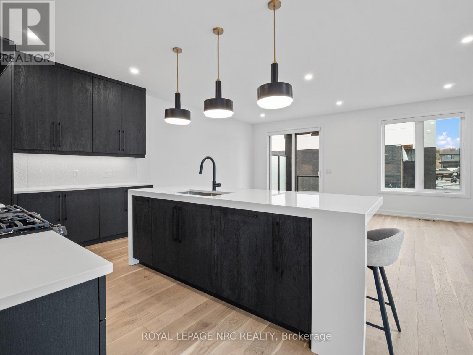 












200 KLAGER AVENUE

,
Pelham (Fonthill),




Ontario
L0S1E6

