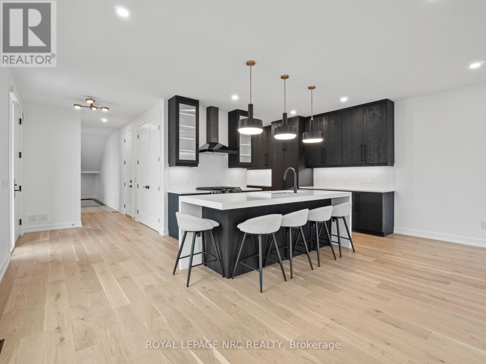 












200 KLAGER AVENUE

,
Pelham (Fonthill),




Ontario
L0S1E6

