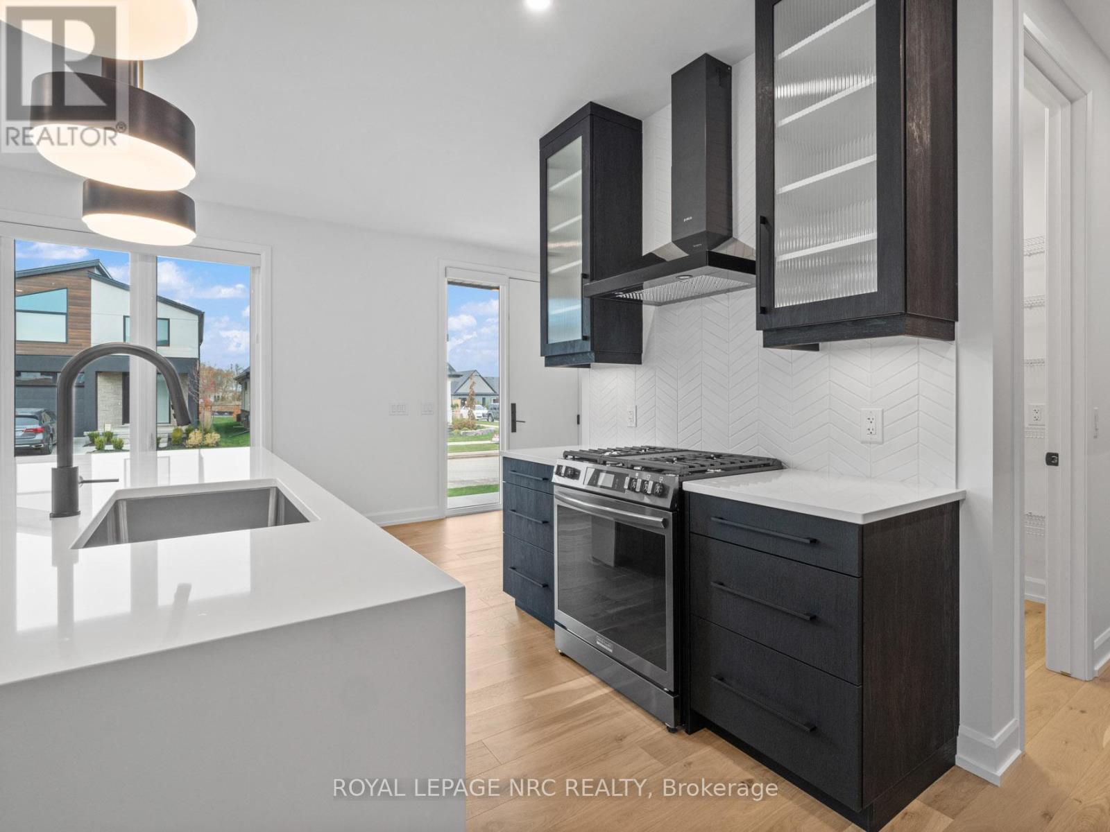 












200 KLAGER AVENUE

,
Pelham (Fonthill),




Ontario
L0S1E6

