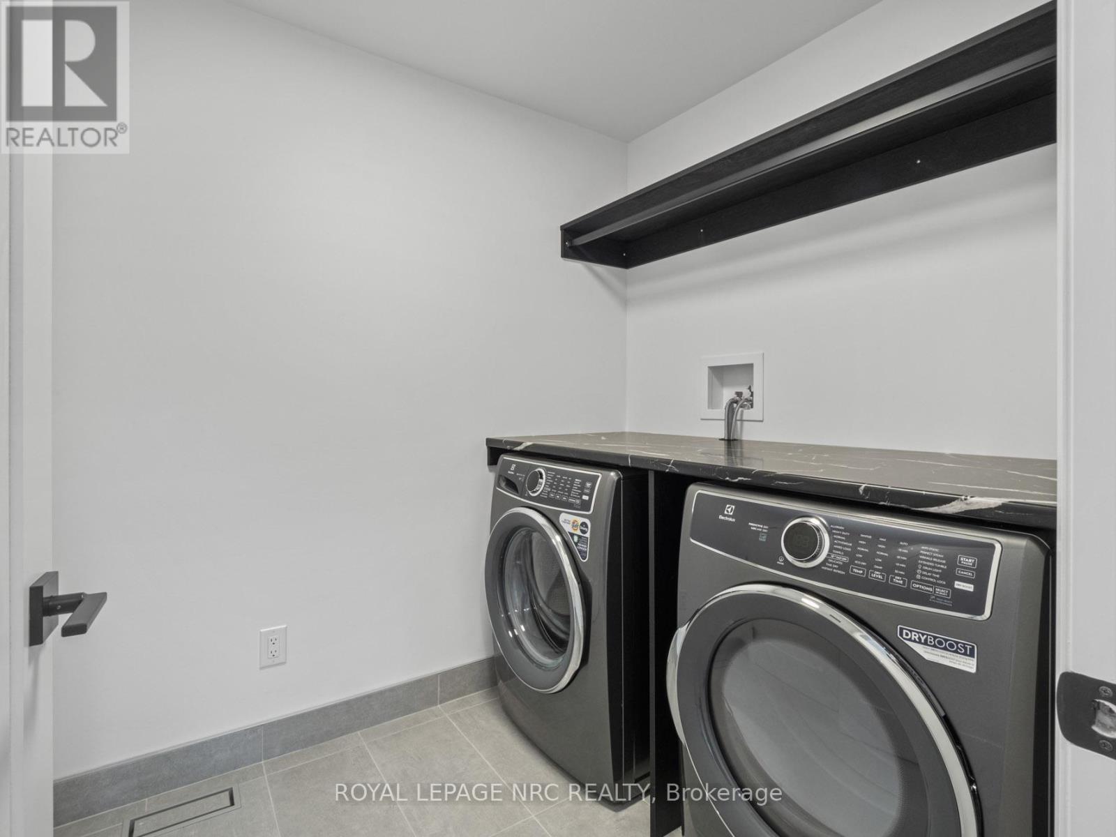 












200 KLAGER AVENUE

,
Pelham (Fonthill),




Ontario
L0S1E6

