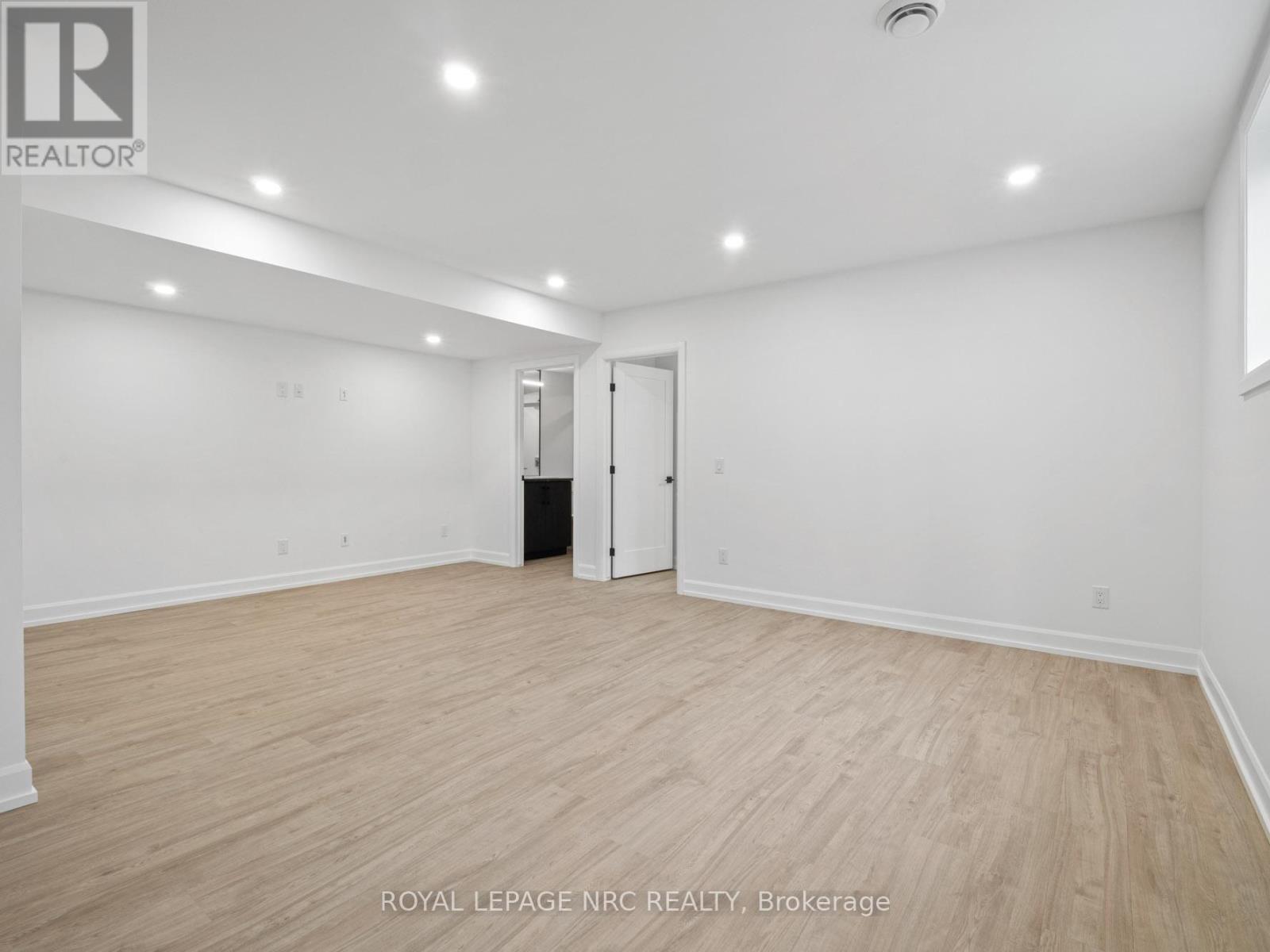 












200 KLAGER AVENUE

,
Pelham (Fonthill),




Ontario
L0S1E6

