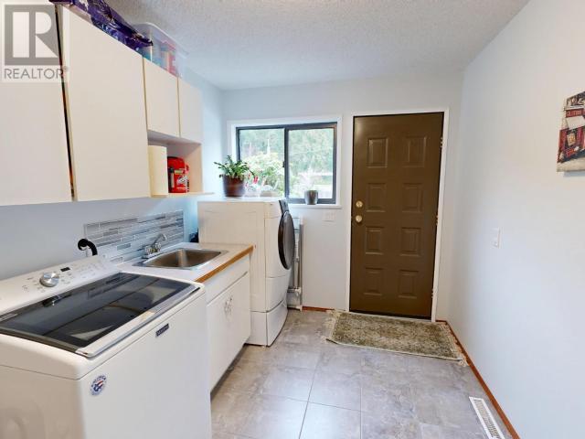 












3700 MACKENZIE AVE

,
Powell River,




British Columbia
