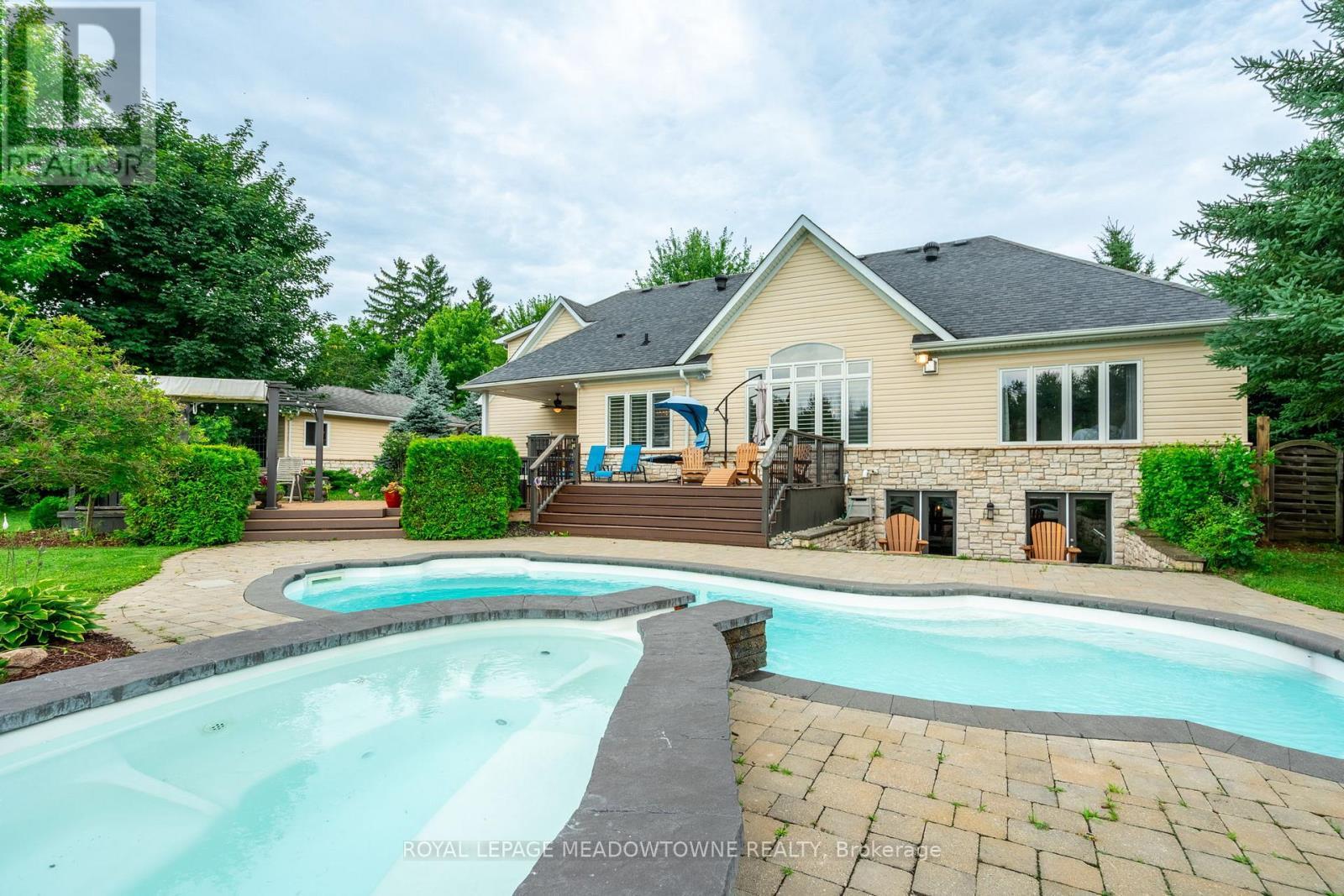 












128 CARLISLE ROAD

,
Hamilton,




Ontario
L8B0Z8

