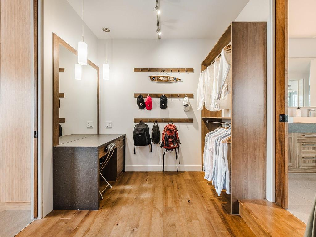









137


Rue Forbin-Janson

,
Mont-Saint-Hilaire,




QC
J3H6L9


