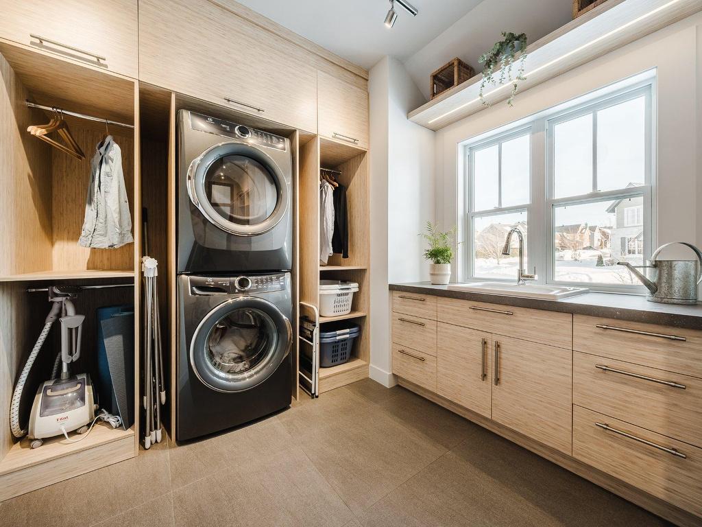 









137


Rue Forbin-Janson

,
Mont-Saint-Hilaire,




QC
J3H6L9

