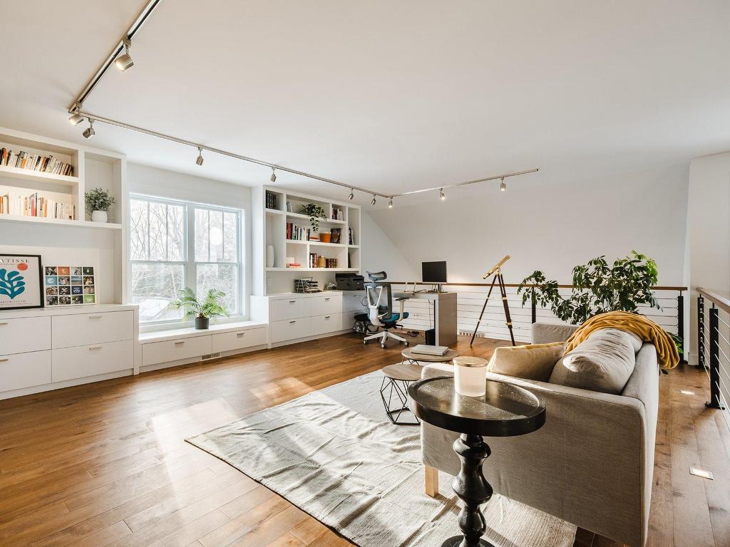 









137


Rue Forbin-Janson

,
Mont-Saint-Hilaire,




QC
J3H6L9

