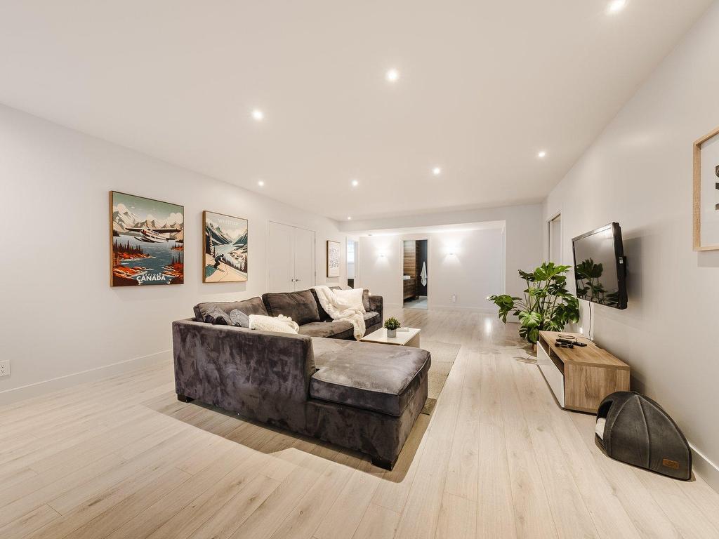 









137


Rue Forbin-Janson

,
Mont-Saint-Hilaire,




QC
J3H6L9

