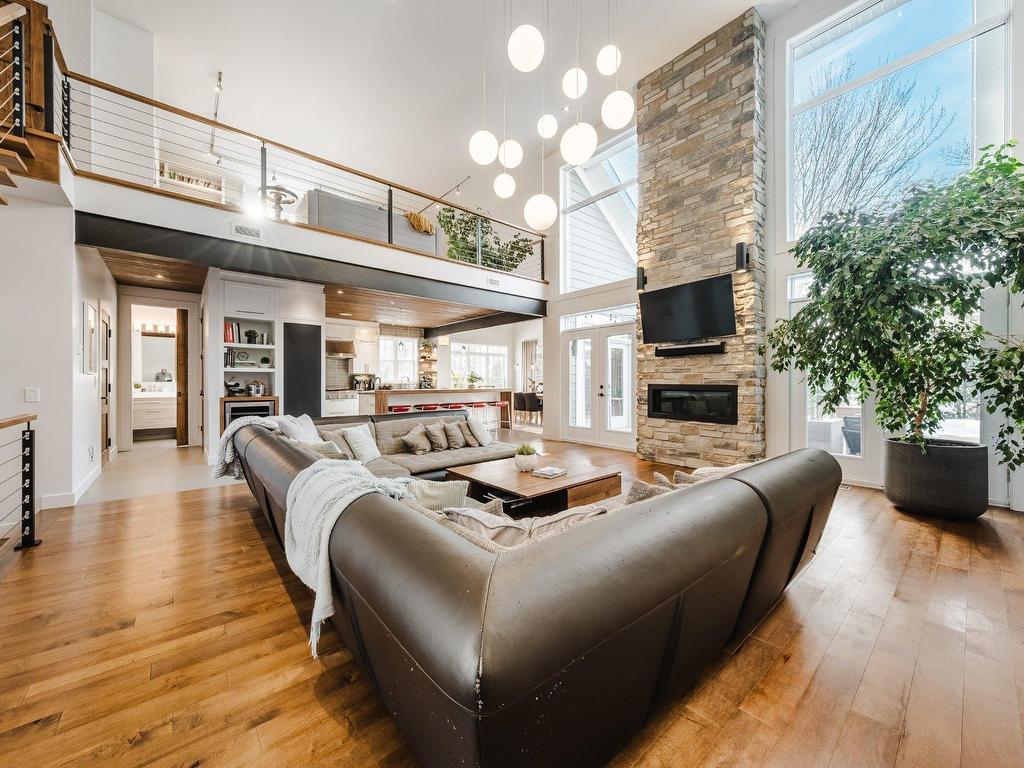 









137


Rue Forbin-Janson

,
Mont-Saint-Hilaire,




QC
J3H6L9

