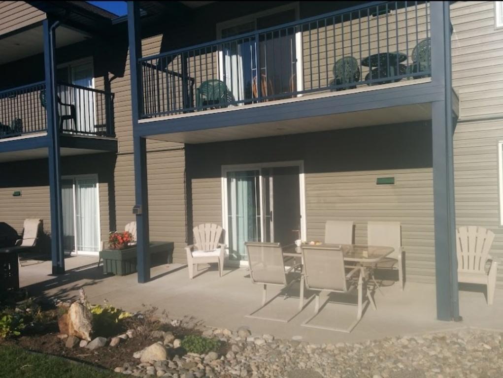 









2037


Hunter Frontage

Road,
Christina Lake,




BC
V0H 1E2

