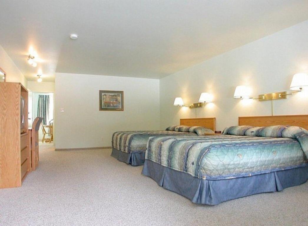 









2037


Hunter Frontage

Road,
Christina Lake,




BC
V0H 1E2

