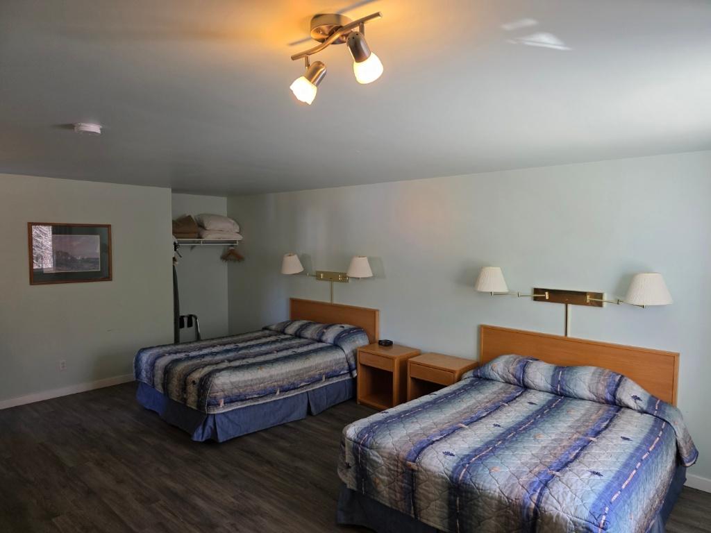 









2037


Hunter Frontage

Road,
Christina Lake,




BC
V0H 1E2

