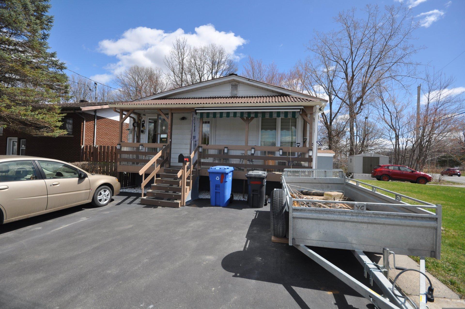 









3995


Rue Noble

,
Longueuil (Saint-Hubert),




QC
J3Y5K4

