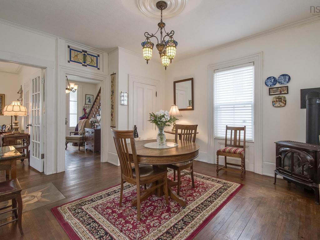 












51 Fox Street

,
Lunenburg,




NS
B0J 2C0

