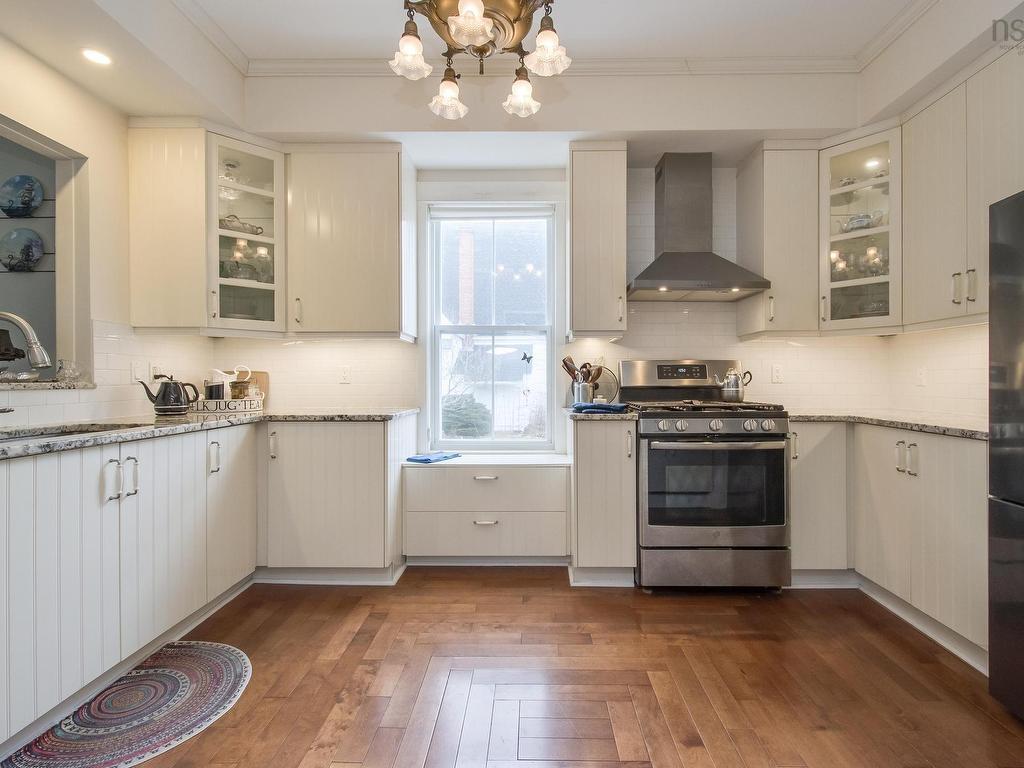 












51 Fox Street

,
Lunenburg,




NS
B0J 2C0

