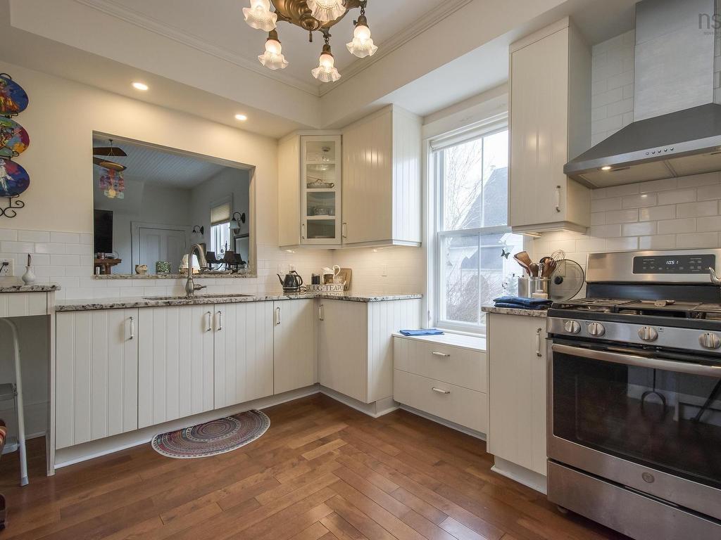 












51 Fox Street

,
Lunenburg,




NS
B0J 2C0

