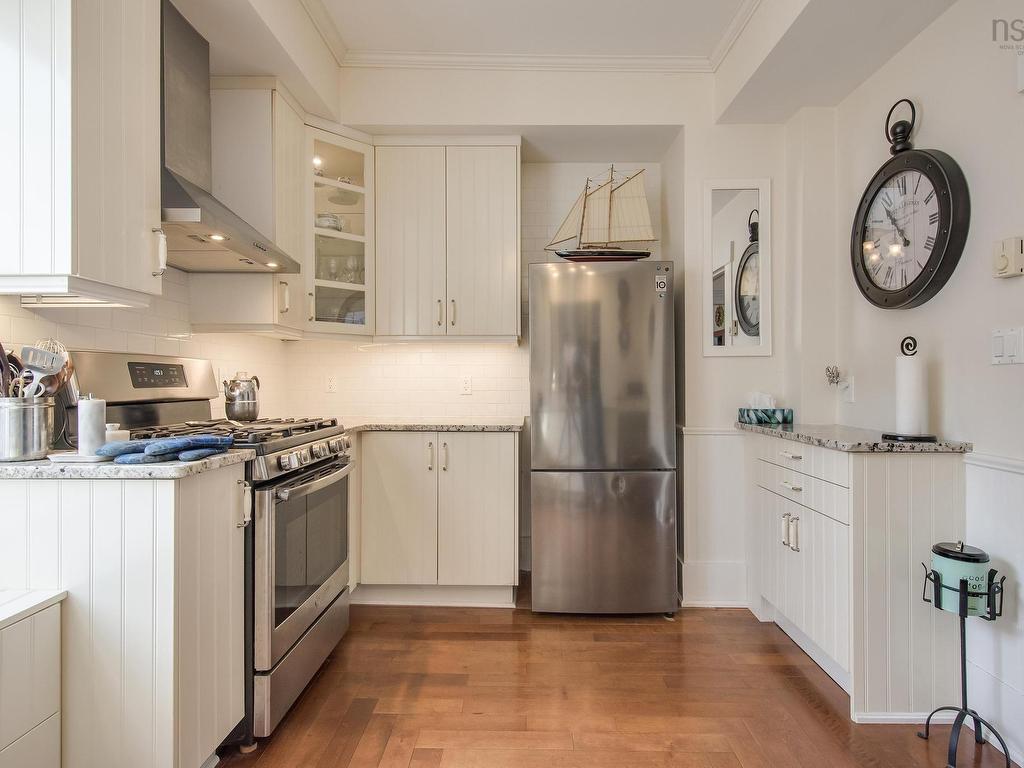 












51 Fox Street

,
Lunenburg,




NS
B0J 2C0

