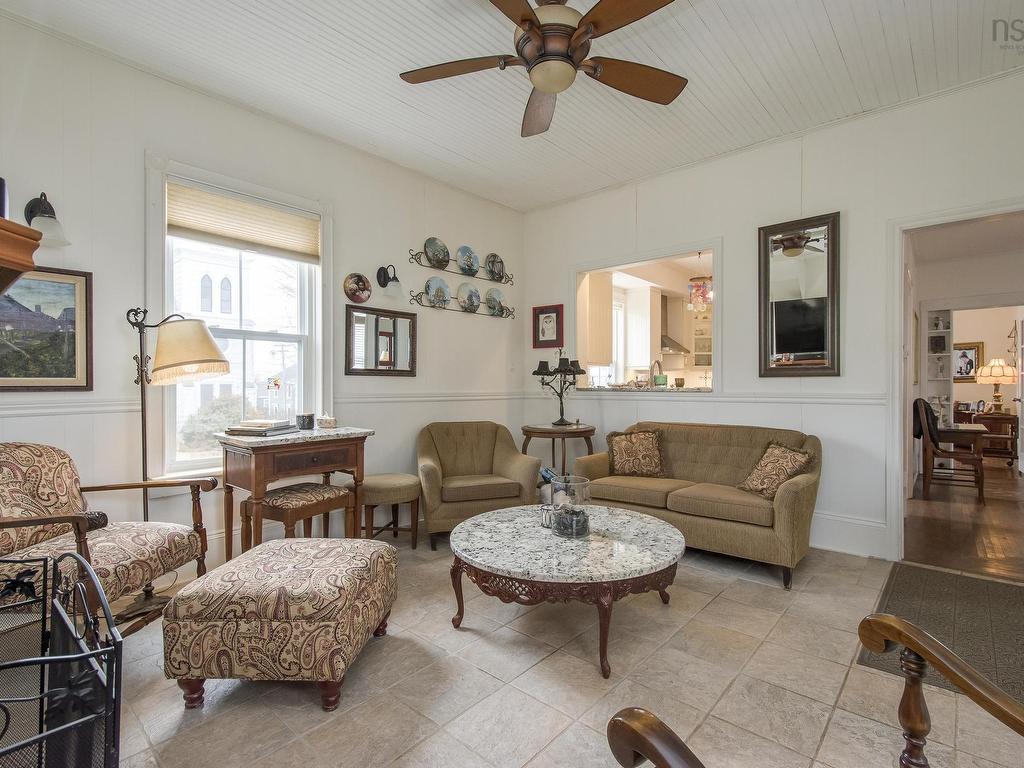












51 Fox Street

,
Lunenburg,




NS
B0J 2C0

