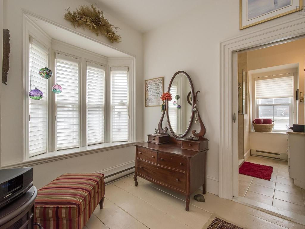 












51 Fox Street

,
Lunenburg,




NS
B0J 2C0

