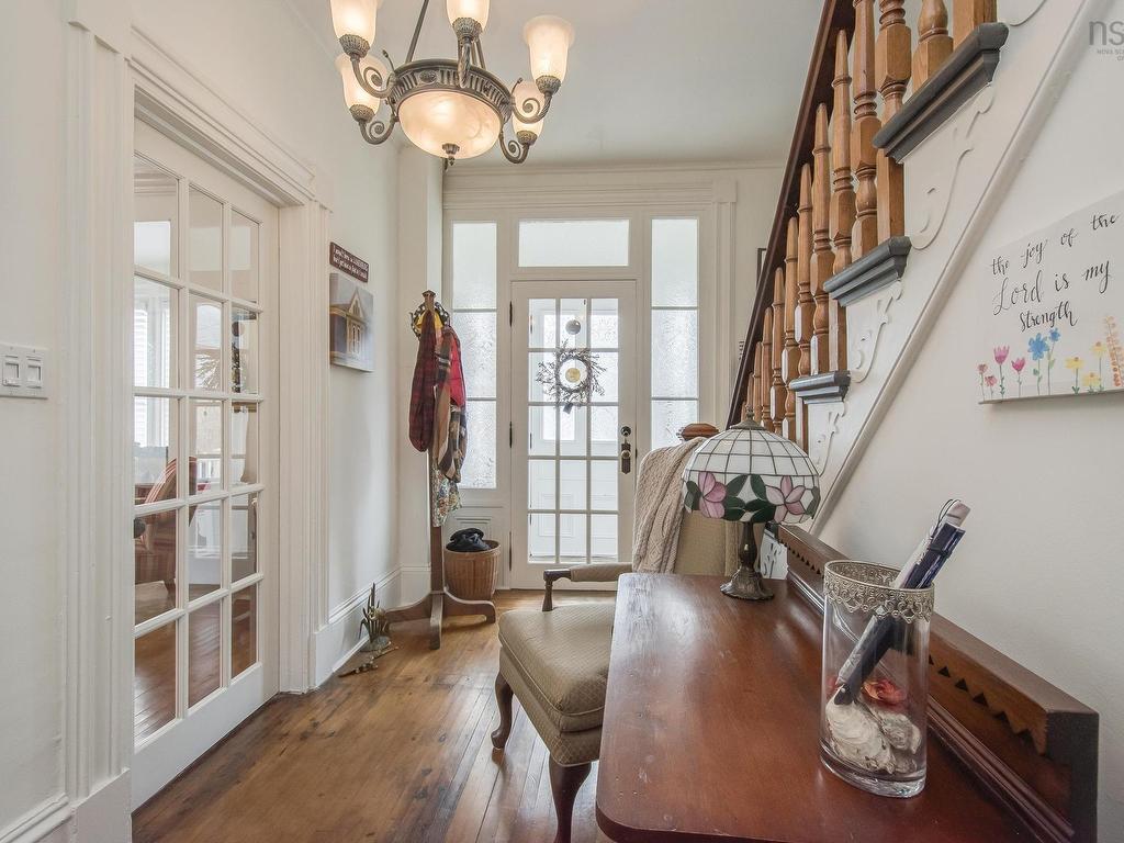 












51 Fox Street

,
Lunenburg,




NS
B0J 2C0

