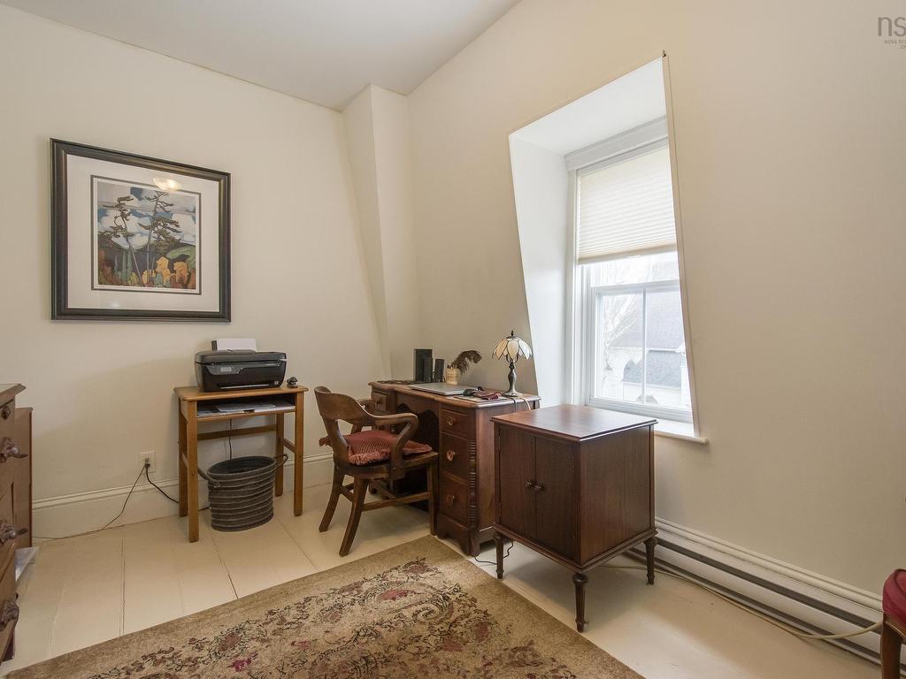 












51 Fox Street

,
Lunenburg,




NS
B0J 2C0

