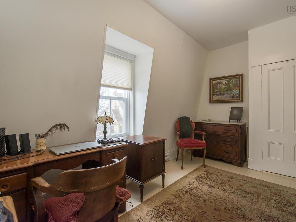 












51 Fox Street

,
Lunenburg,




NS
B0J 2C0

