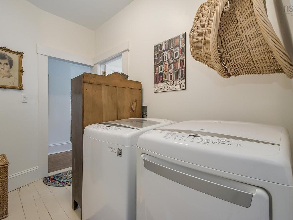 












51 Fox Street

,
Lunenburg,




NS
B0J 2C0

