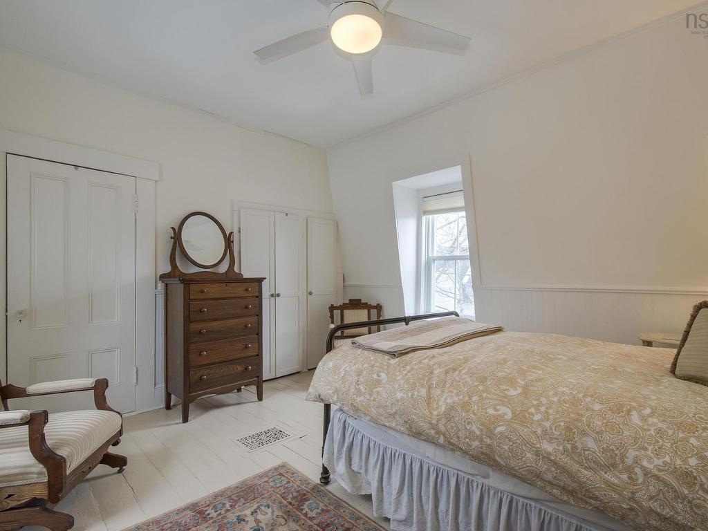 












51 Fox Street

,
Lunenburg,




NS
B0J 2C0

