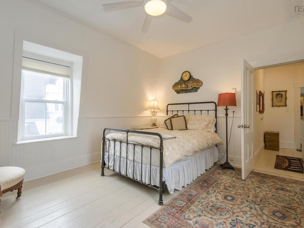 












51 Fox Street

,
Lunenburg,




NS
B0J 2C0

